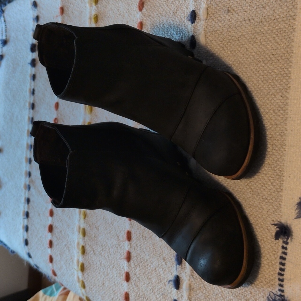 Sorel black booties size 6